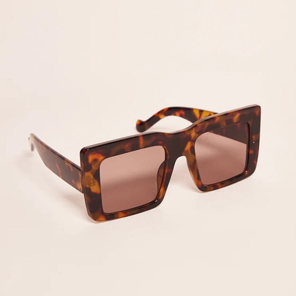 Cheetah print sunglasses - Picture 2 of 2